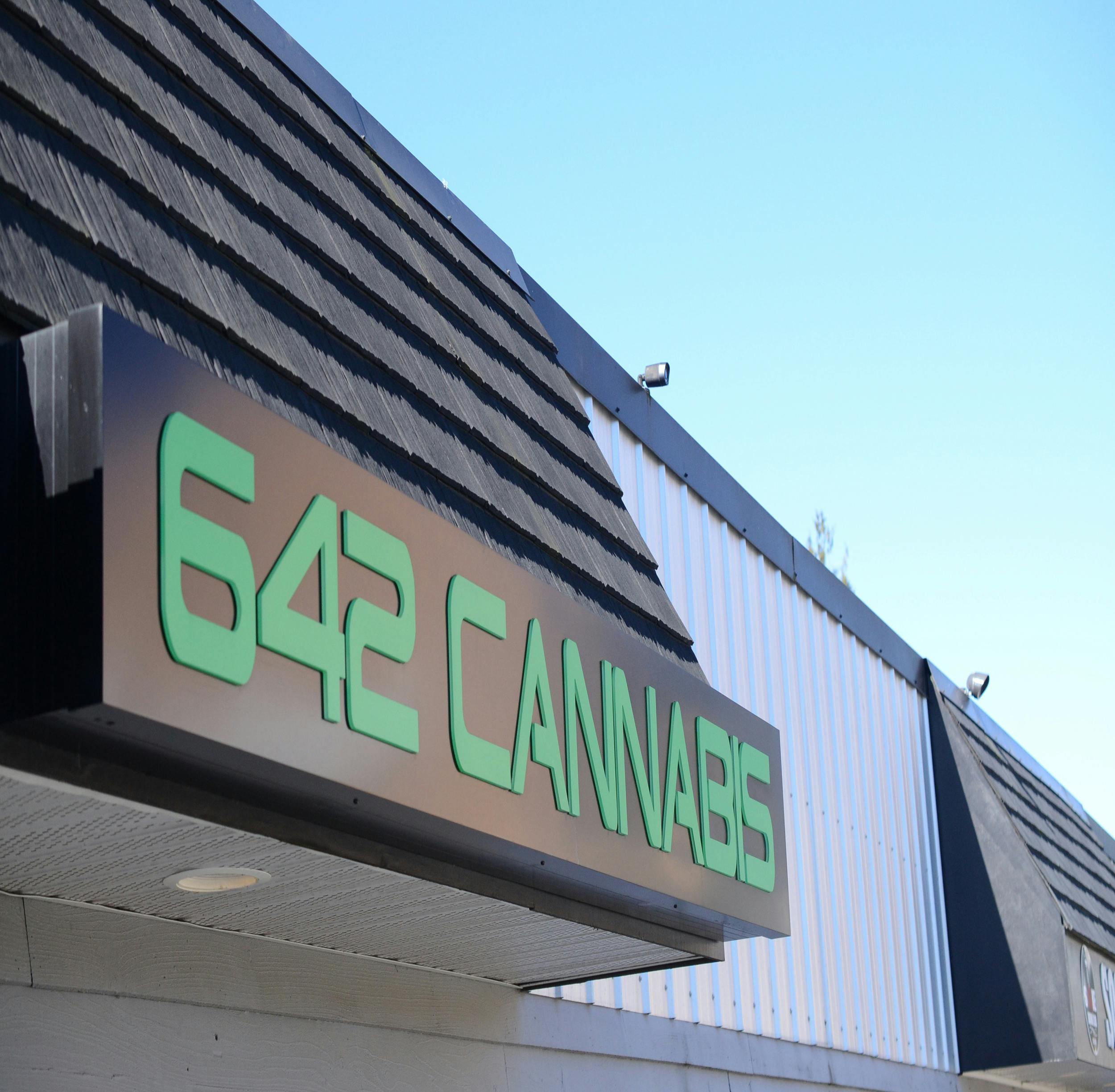 642 Cannabis logo